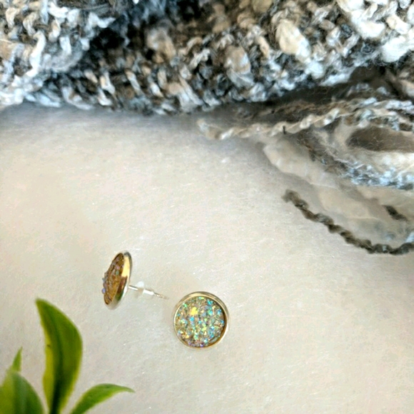 Golden Druzy stud earrings - Picture 4 of 4